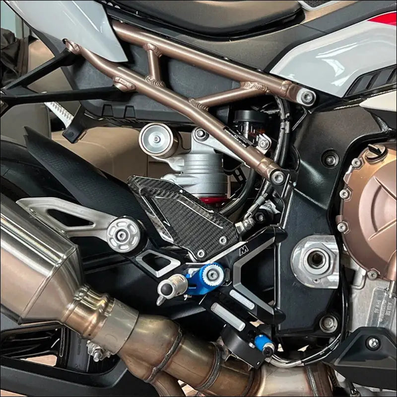 Einstellbare Motorrad-Fußrastenanlage für BMW S1000RR (2019–2024) und M1000RR (2021–2024) - Lavender