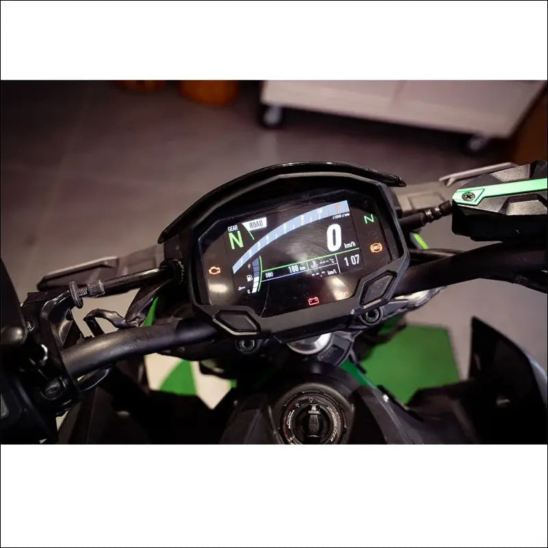Kawasaki Z650 Instrumenten Display Sonnenschutz
