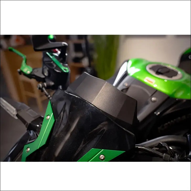 Kawasaki Z650 Instrumenten Display Sonnenschutz