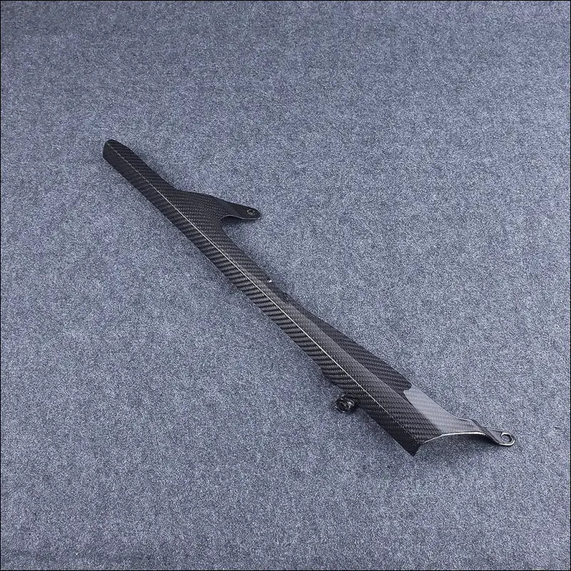 Yamaha R6 (2017-2024) Carbon Kettenschutz - Twill Weave Glossy