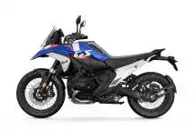 Blaue und weiße BMW R1250GS Abenteuer-Motorrad mit schwarzen Akzenten.