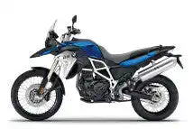 BMW F800GS Abenteuer-Motorrad in weiß-blauer Farbgestaltung.