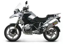 BMW R1200GS Abenteuer-Motorrad mit silberner Karosserie und Doppelaugenauspuffanlage.