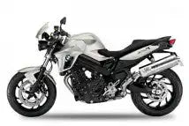 Elegantes silbernes und schwarzes BMW F800R-Motorrad mit sportlichem Design.